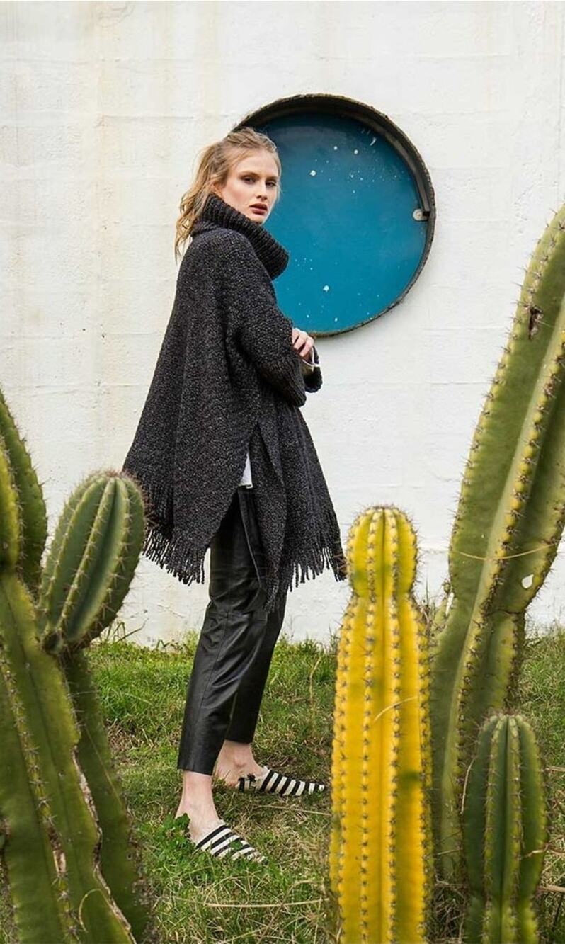 VTG Manos Del Uruguay Women Black Wool Cape Hand Knit Fringe Asymmetric Poncho M
